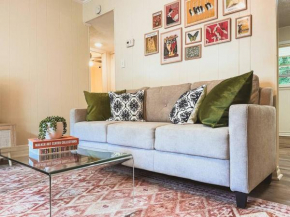 Artist's Bungalow - 1/2 mi from Covington Square